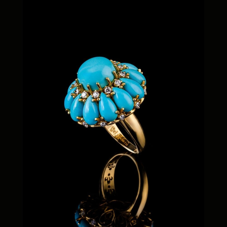 18-karat yellow gold ring with Arizona turquoises and diamonds